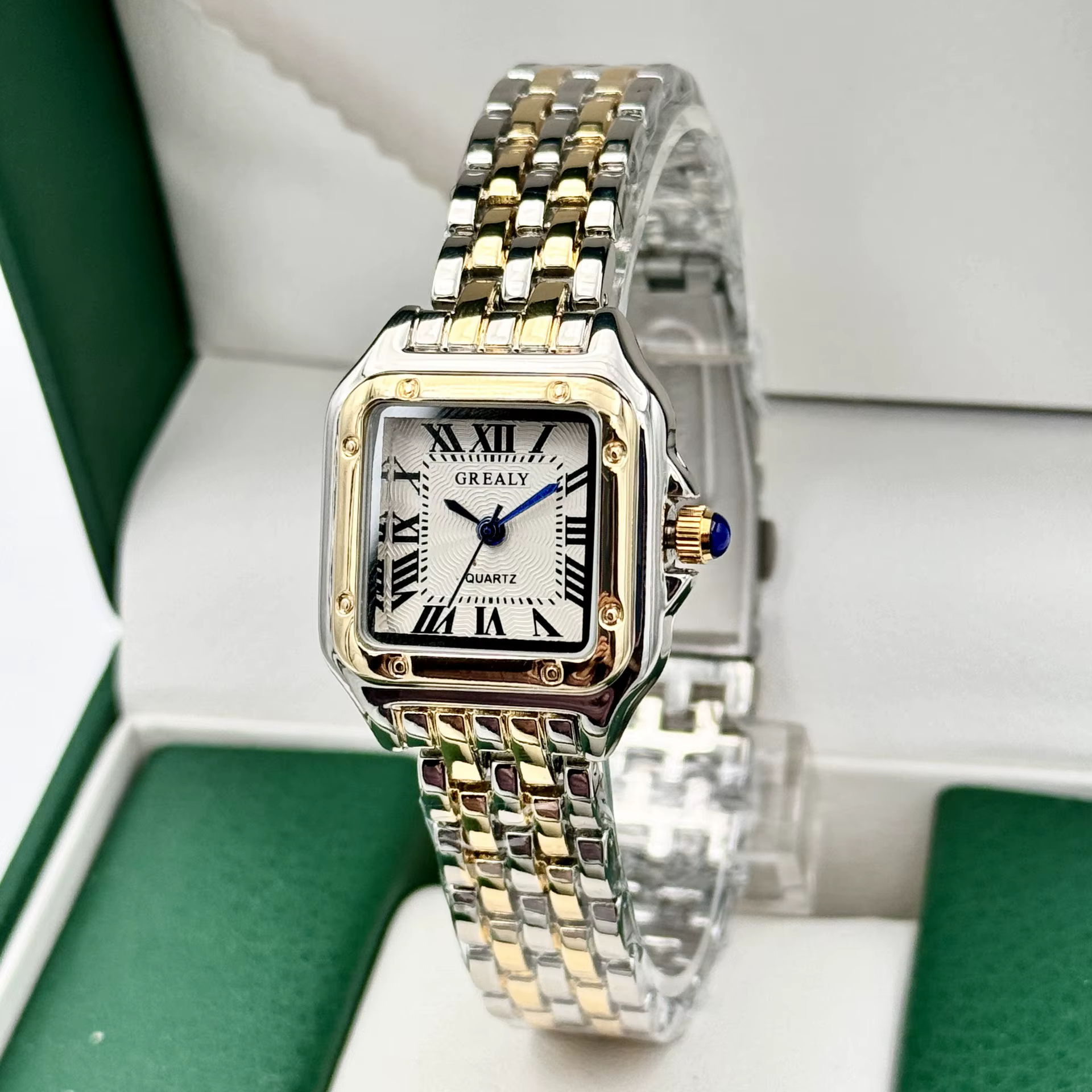 Nouvelles femmes montre lumière marque de luxe affaires or acier inoxydable dames mode montres à Qua