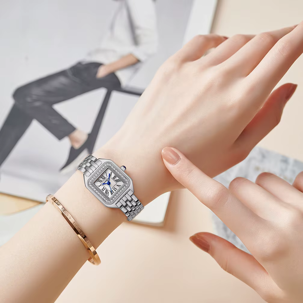 Nouvelles femmes montre lumière marque de luxe affaires or acier inoxydable dames mode montres à Qua