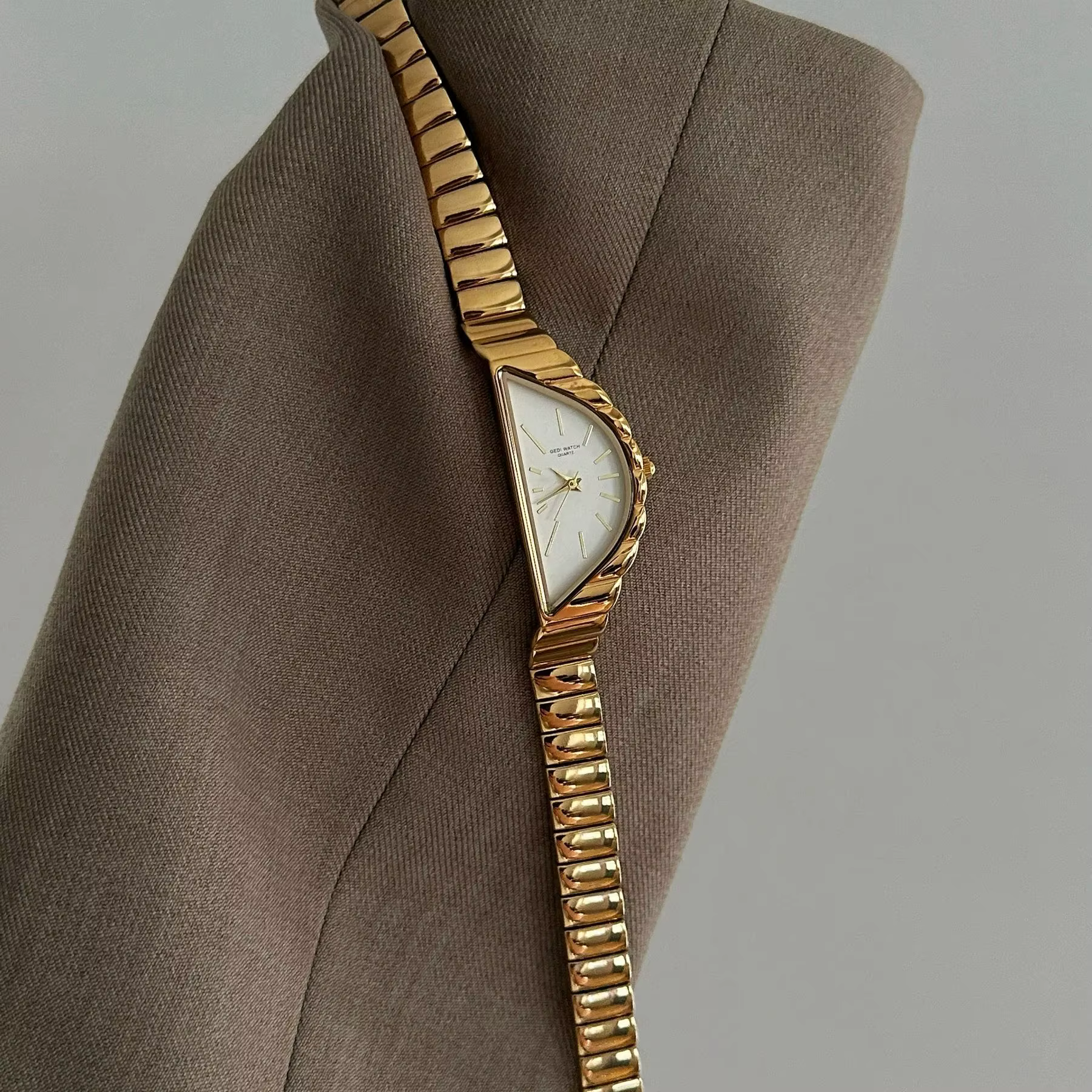 GEDI Vintage Triangle irrégulier femme montres mode luxe étanche Quartz montre-bracelet pour femme p