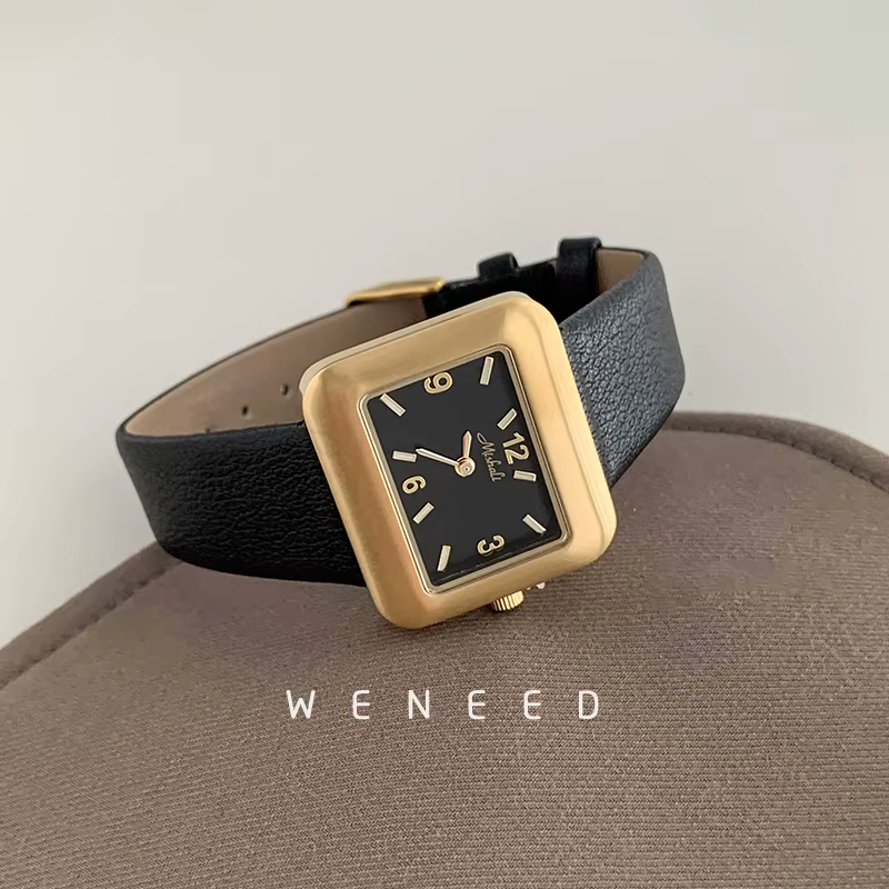 2025 nouvelle montre de mode numérique pour femme Simple carré petit cadran ceinture en cuir femmes