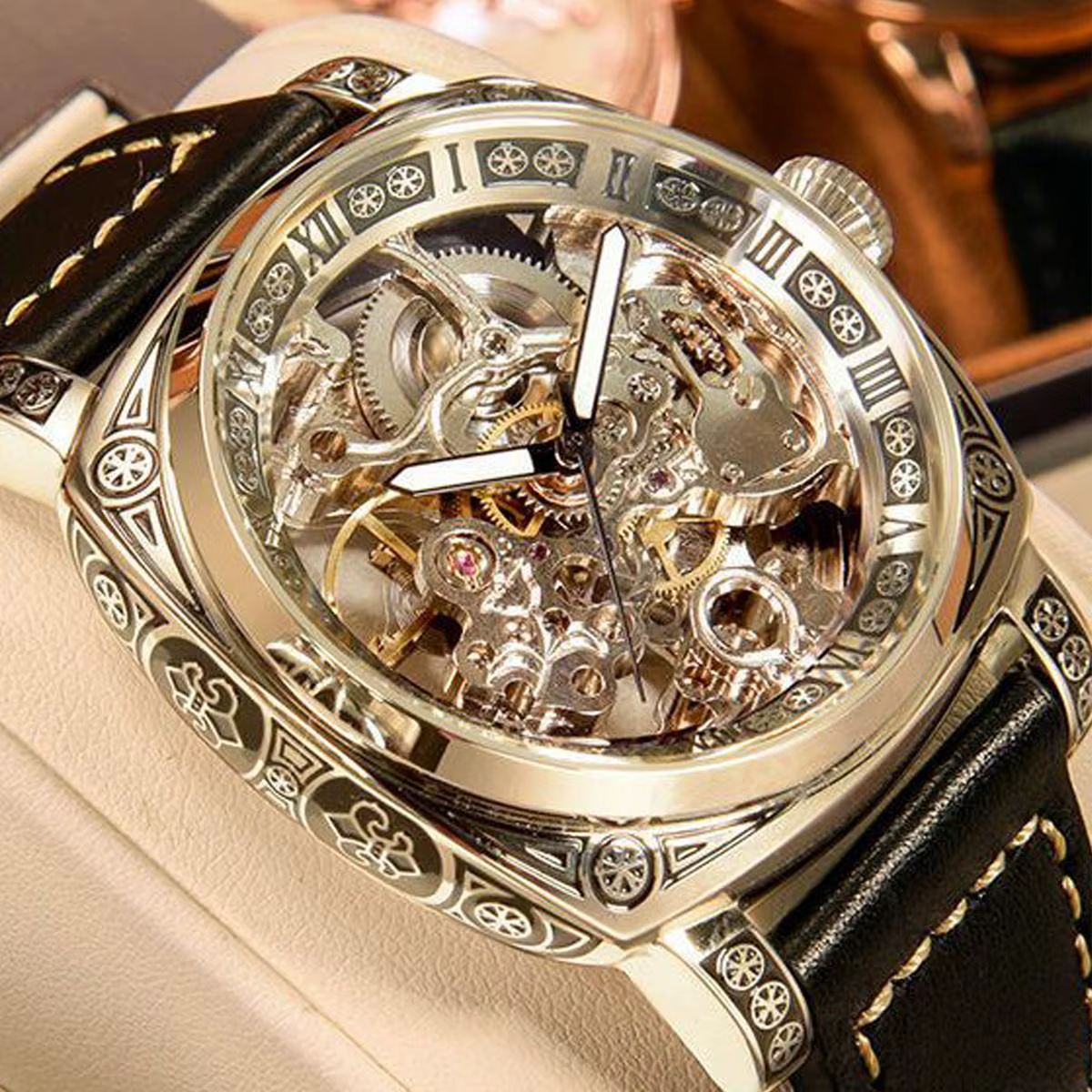 Une montre mécanique creuse à Tourbillon entièrement automatique sculptée lumineuse de Style d'affai