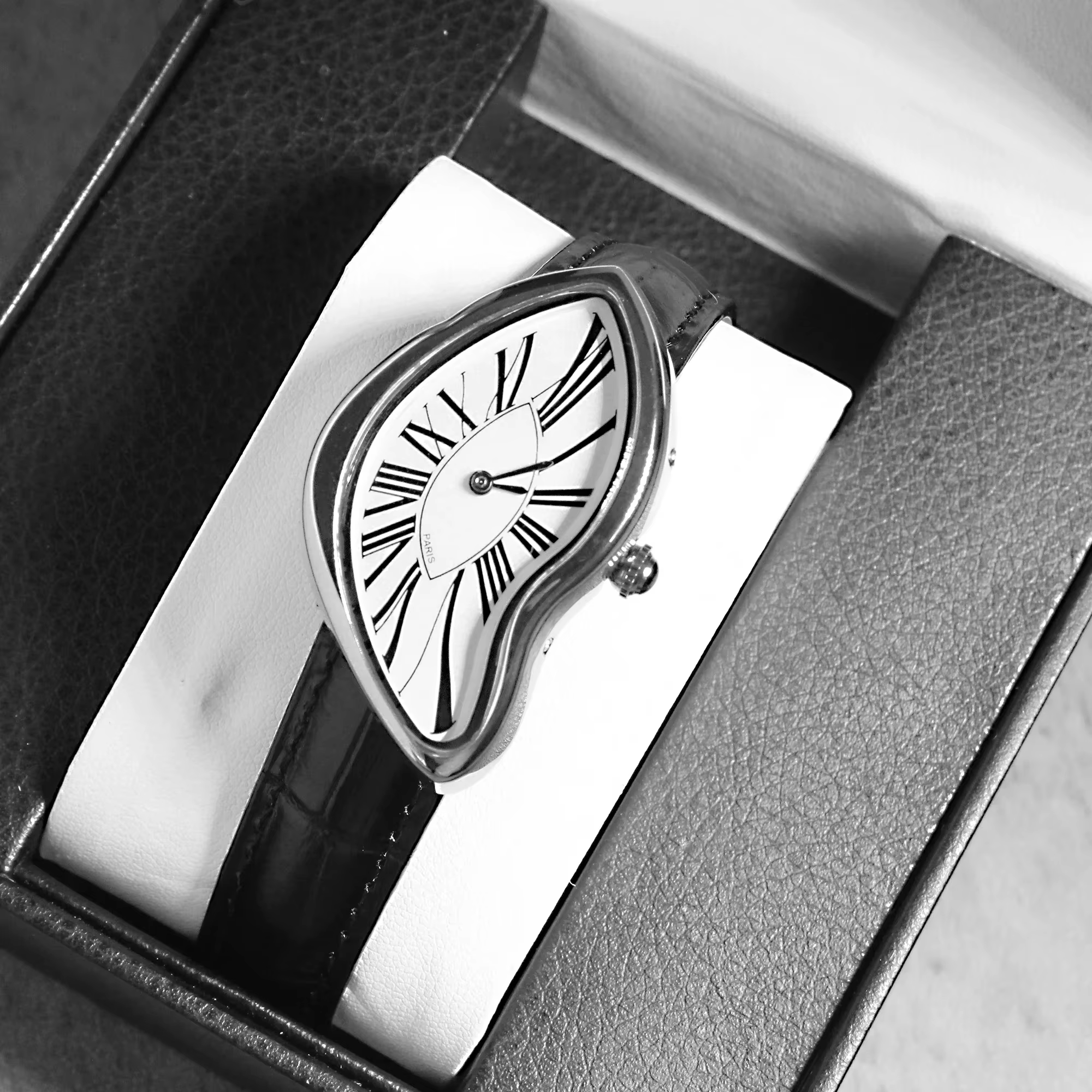 Alien Crash Melt Twist Y2K montre kiosque hommes mode à la mode rétro avancé Instagram Design Niche