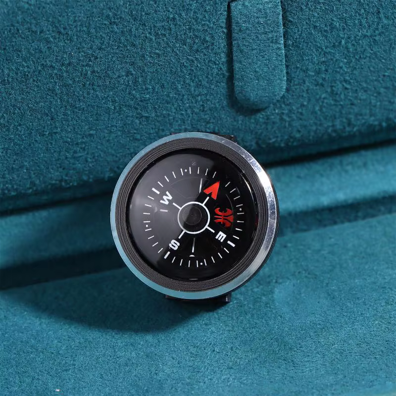 Mini boussole de survie portable à bouton amovible pour bracelet de montre, outils de plein air, acc