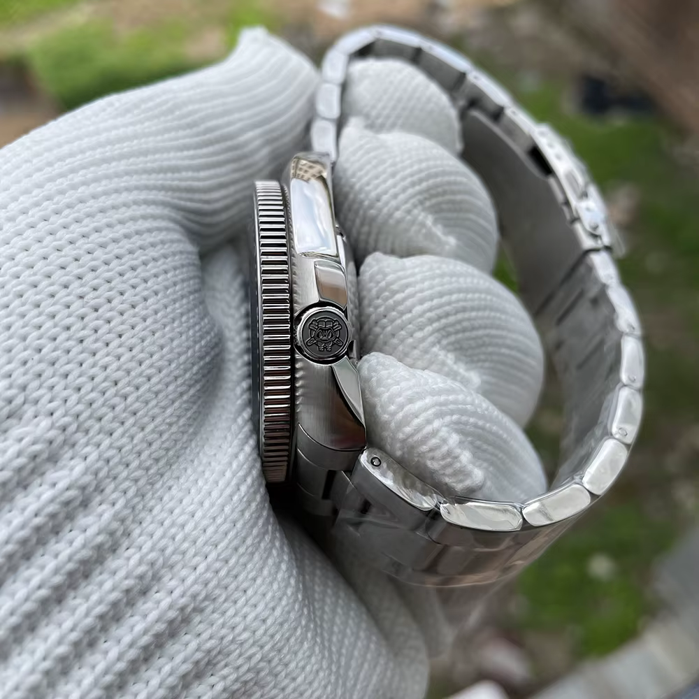 Montre de plongée pour homme SD1970 Steeldive, cadran Sunray, bracelet à fermoir fraisé, boîtier de