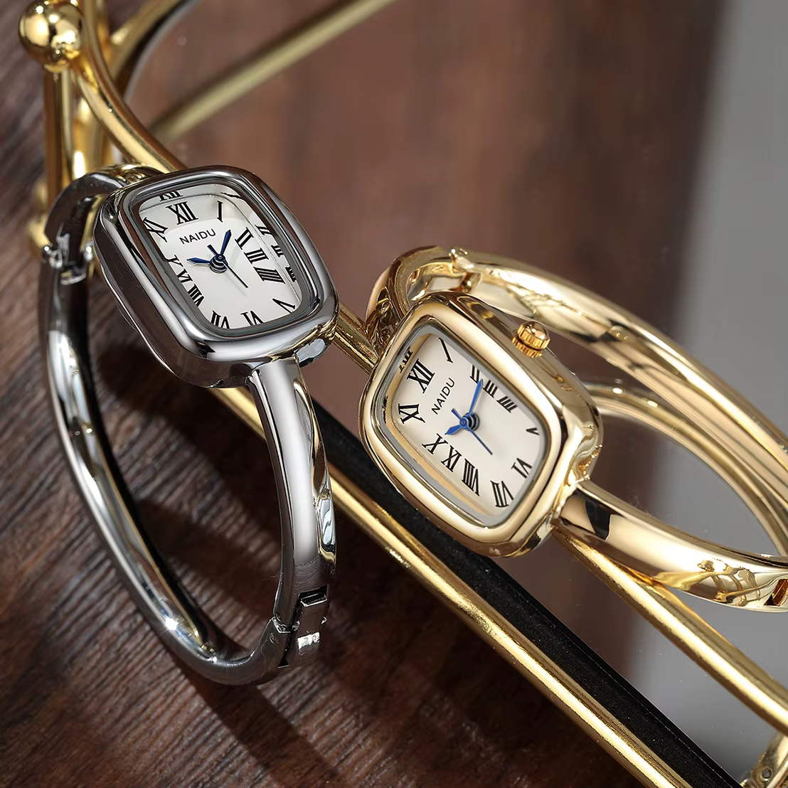 Montre pour femme décontractée, polyvalente, simple et à la mode avec affichage à l'échelle romaine