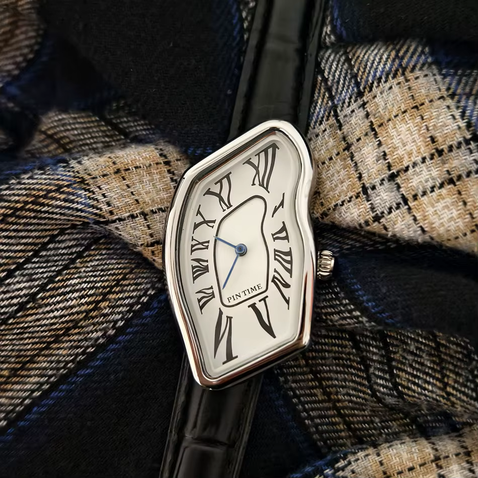 PINTIME 2026 Montre Y2K dorée à quartz pour femmes et hommes, forme irrégulière et souple, chiffres 