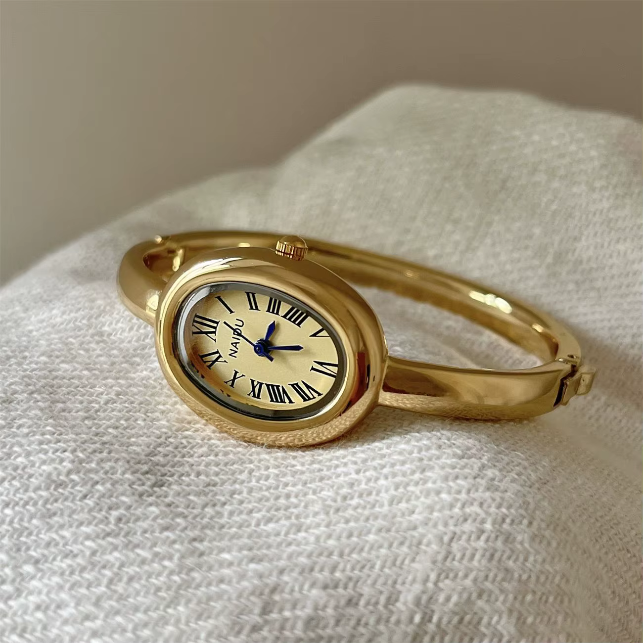 2025 nouvelles belles dames ovales montres pour femmes fille Simple argent or mignon Quartz élégant