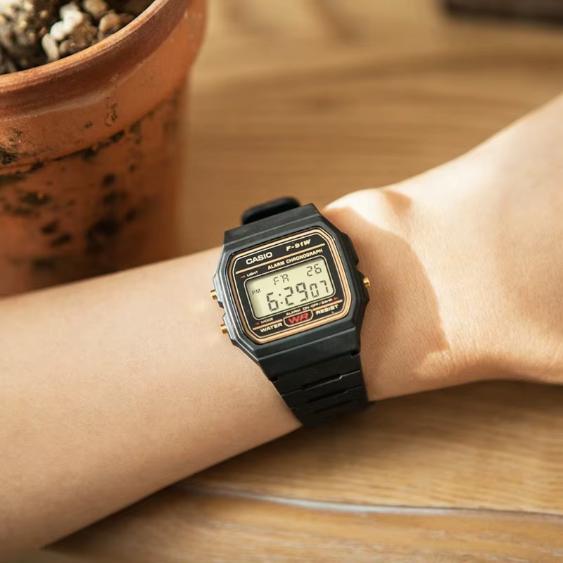 Montre numérique minimaliste tendance de la série Casio F-91W, étanche, petit design carré, écran LC