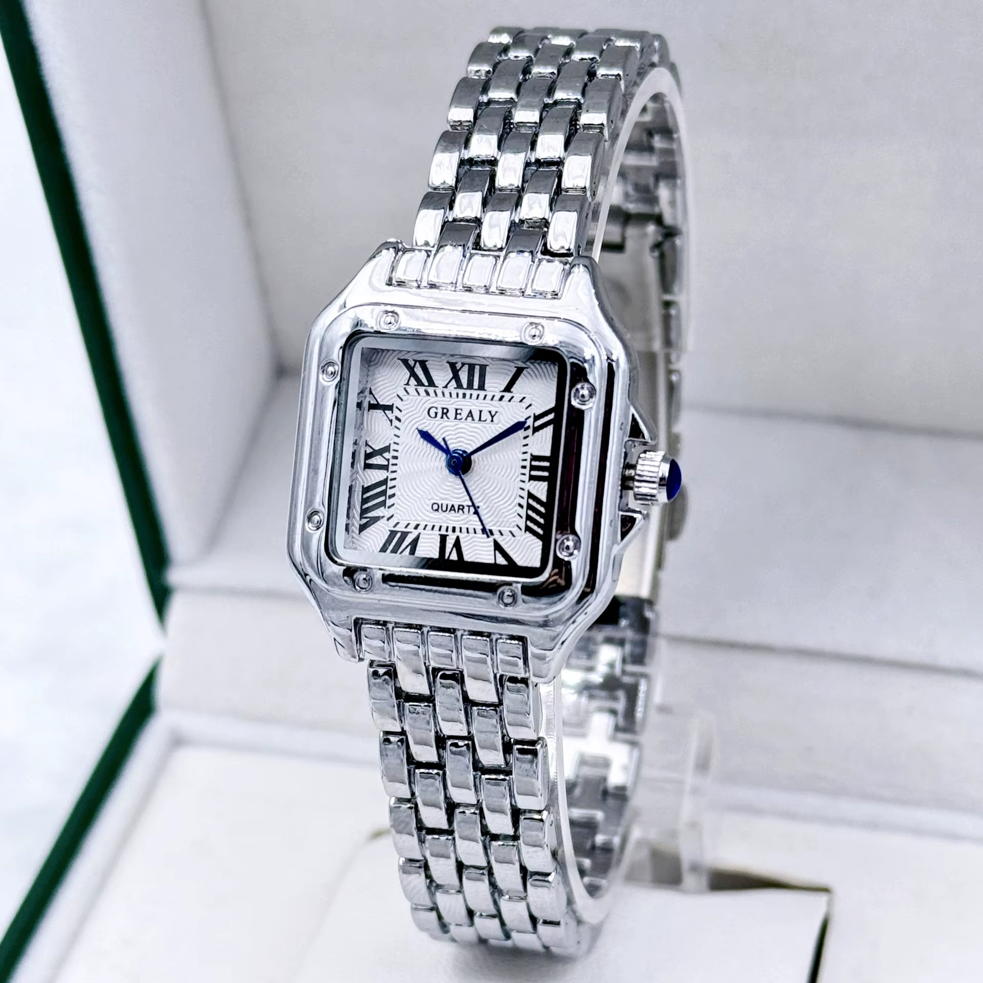 Nouvelles femmes montre lumière marque de luxe affaires or acier inoxydable dames mode montres à Qua