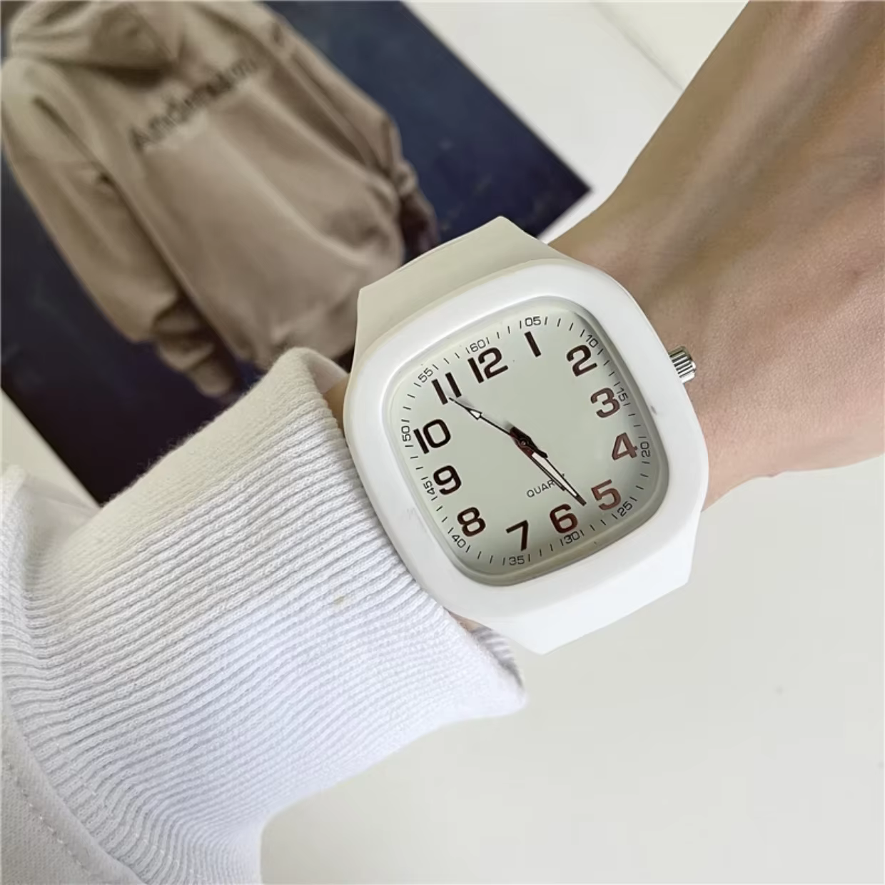 Mode femmes montres carré cadran montre femmes de luxe dames montres à Quartz Silicone femme horloge