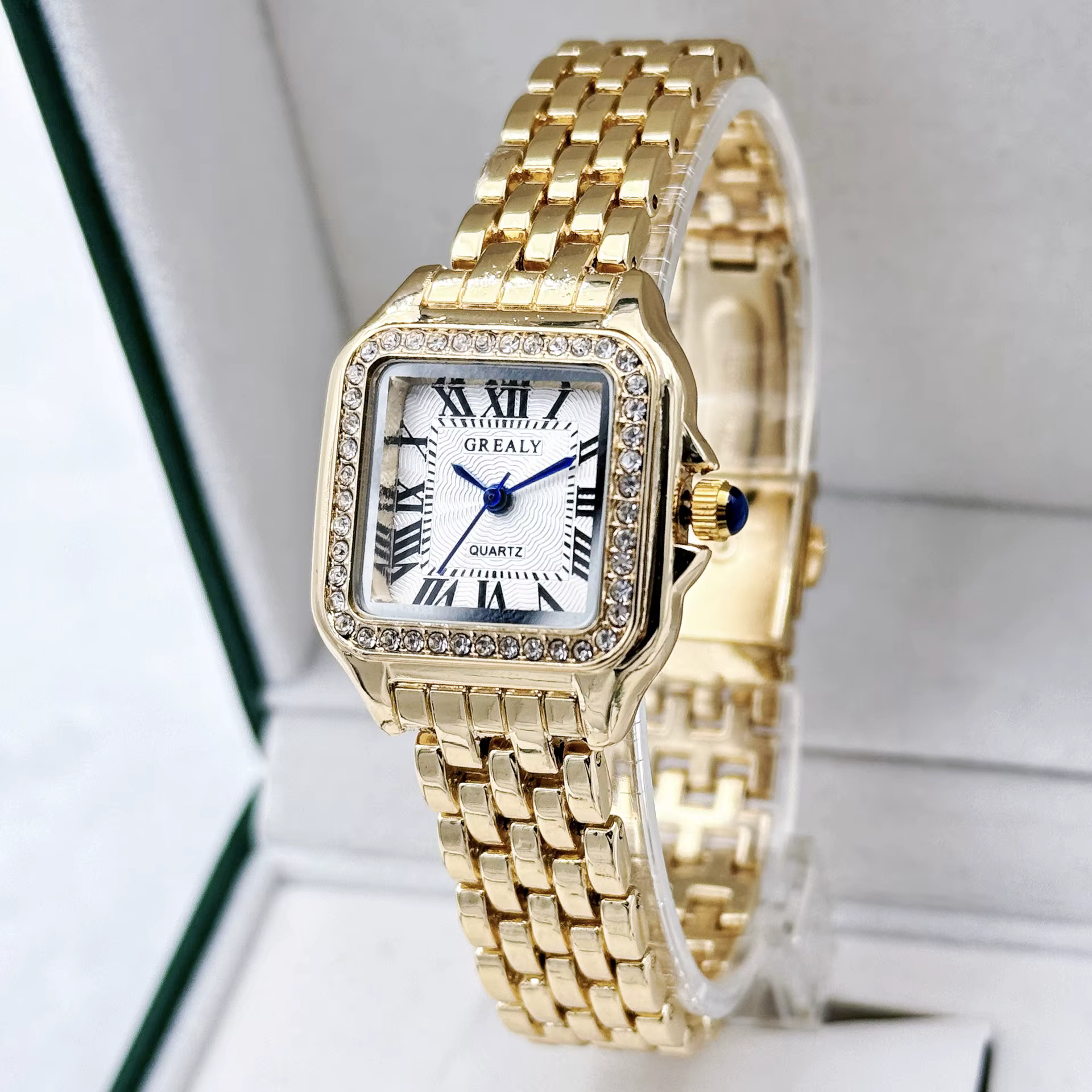 Nouvelles femmes montre lumière marque de luxe affaires or acier inoxydable dames mode montres à Qua