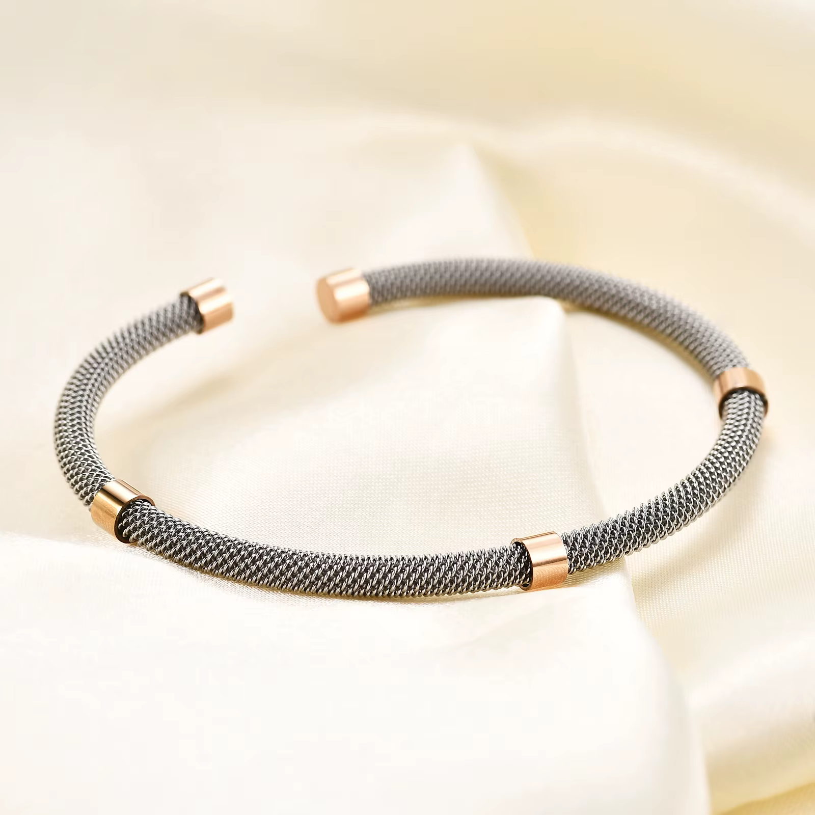 VQYSKO fil tressé Bracelet câble tressé fil torsadé acier taille unique ajustement tout empilable mo
