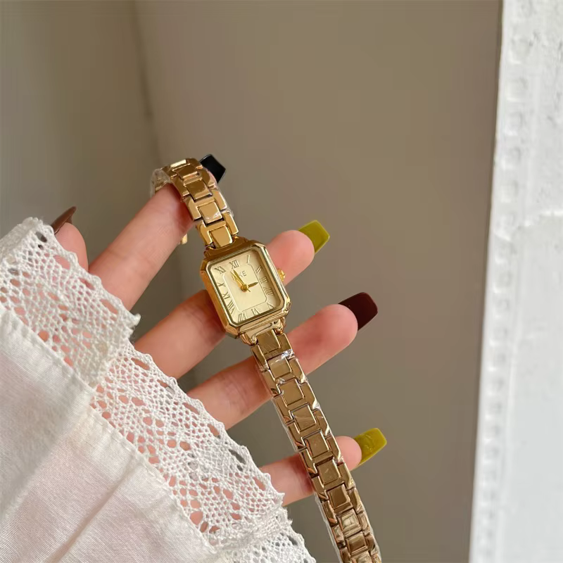 Montre pour femme Vintage carré chiffre romain montre à Quartz Bracelet exquis horloge cadeau montre