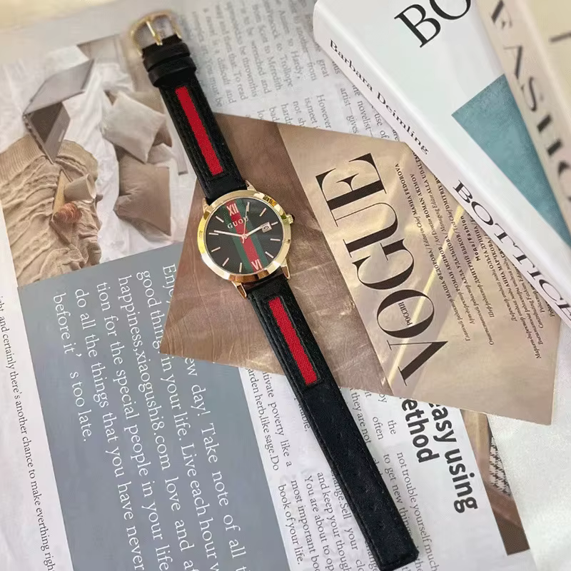Nouvelle montre élégante avec bracelet en cuir rétro de style européen et coréen avec fonction calen