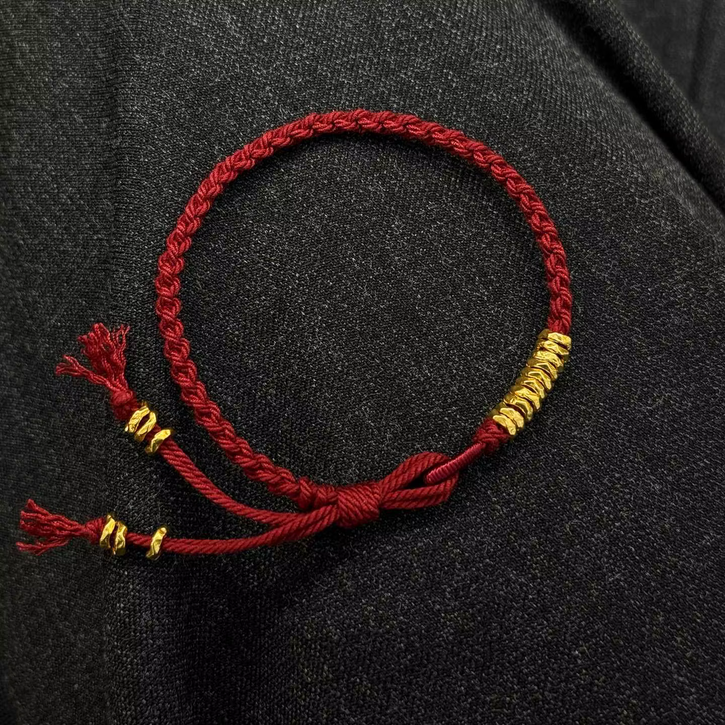 Bracelet en corde rouge tissé à la main avec breloques en perles dorées, pour couples, amoureux, cad