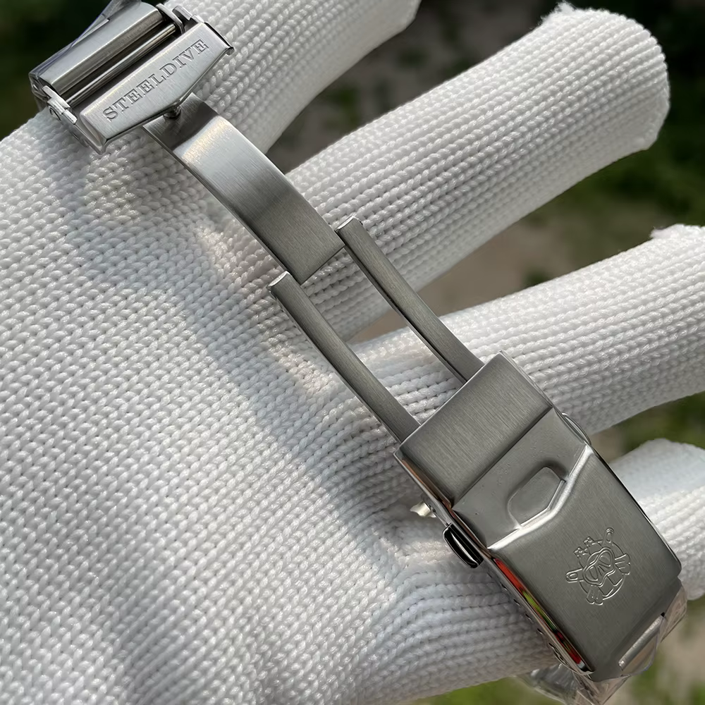 Montre de plongée pour homme SD1970 Steeldive, cadran Sunray, bracelet à fermoir fraisé, boîtier de