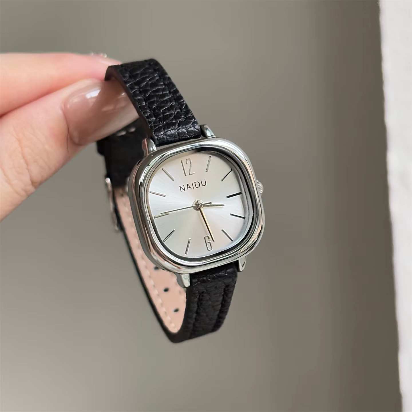 Montre de marque célèbre pour femmes, bracelet en cuir tendance, cadran carré, montre à quartz, mont