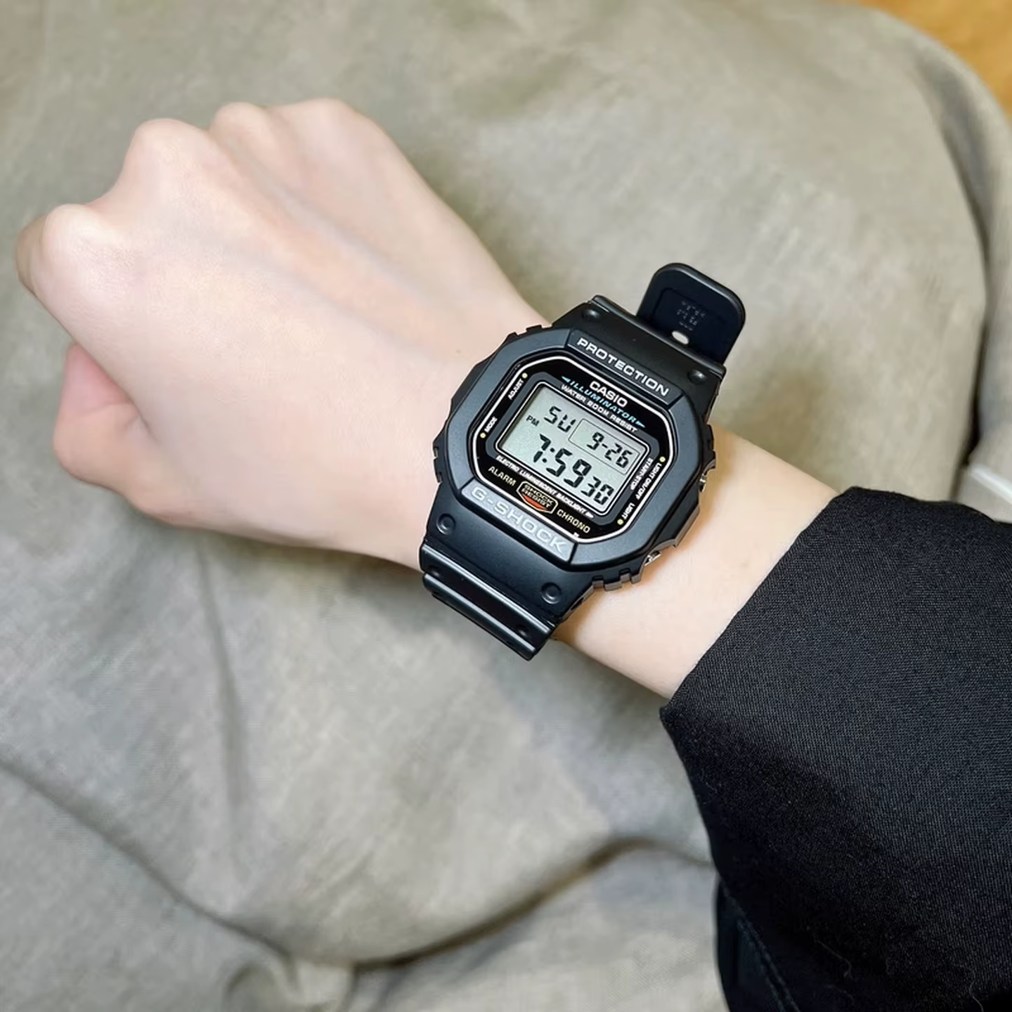 Montre numérique CASIO DW-5600UE