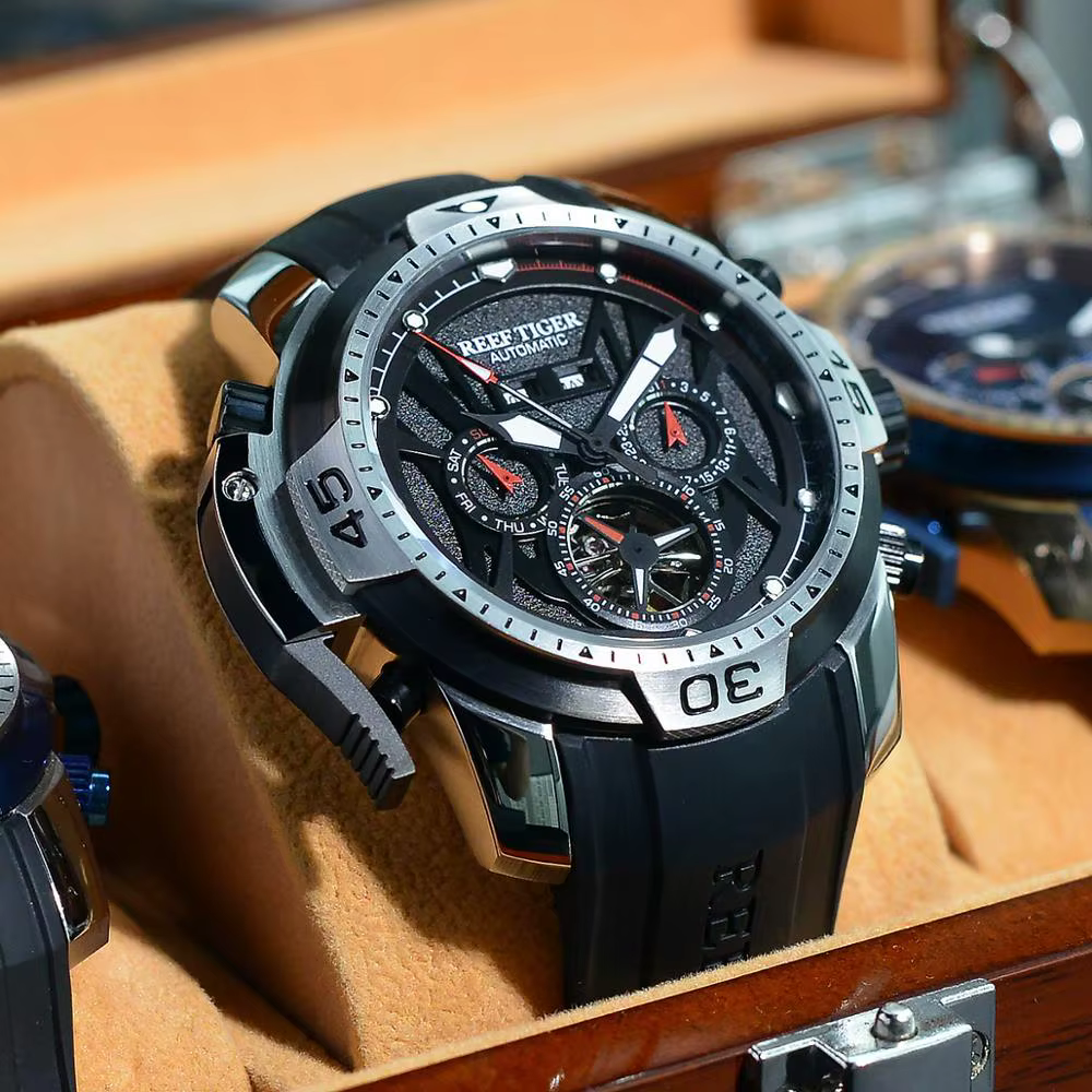 Reef Tiger-Montre de sport à cadran en acier avec calendrier perpétuel