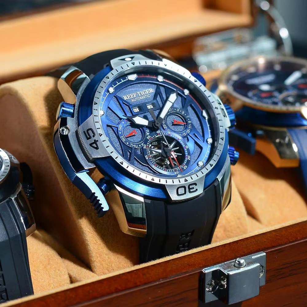 Reef Tiger-Montre de sport à cadran en acier avec calendrier perpétuel