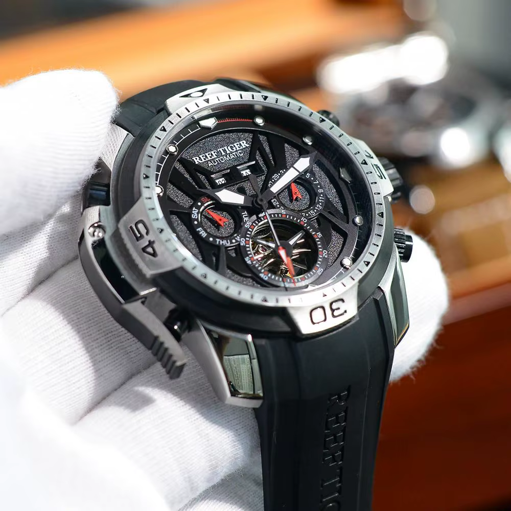 Reef Tiger-Montre de sport à cadran en acier avec calendrier perpétuel