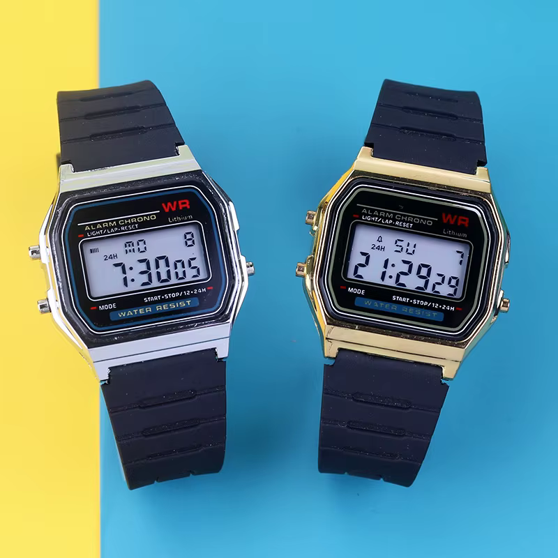 Montres électroniques pour femmes et hommes