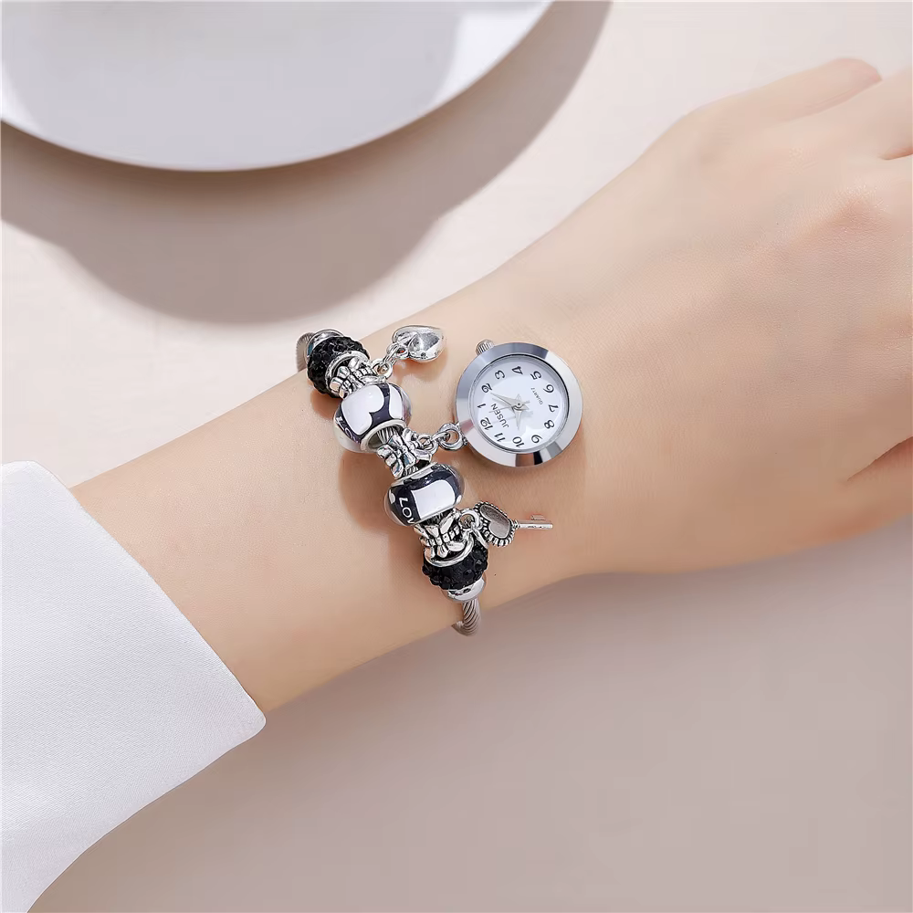 Montre-bracelet pour femme avec pendentif d'amour à la mode