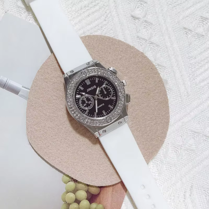 Mode femmes montres de luxe marque décontracté femme en caoutchouc Quartz