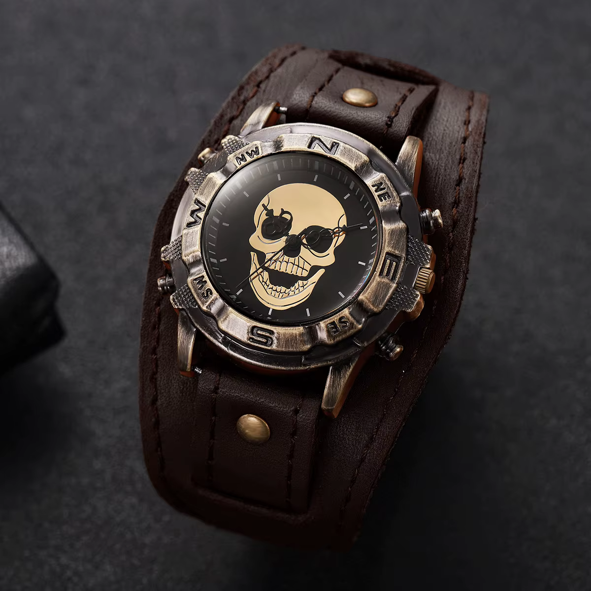 Montre pour homme avec cadran tête de mort rétro