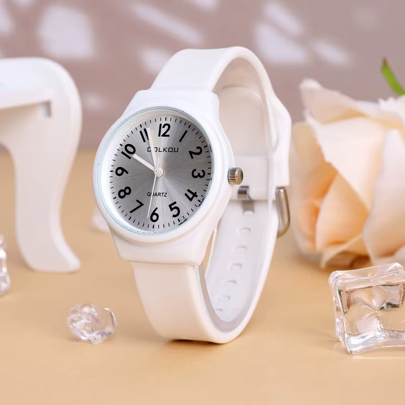 Montre chic pour femme : Design de niche pour un luxe simple et léger – Accessoire haut de gamme parfait
