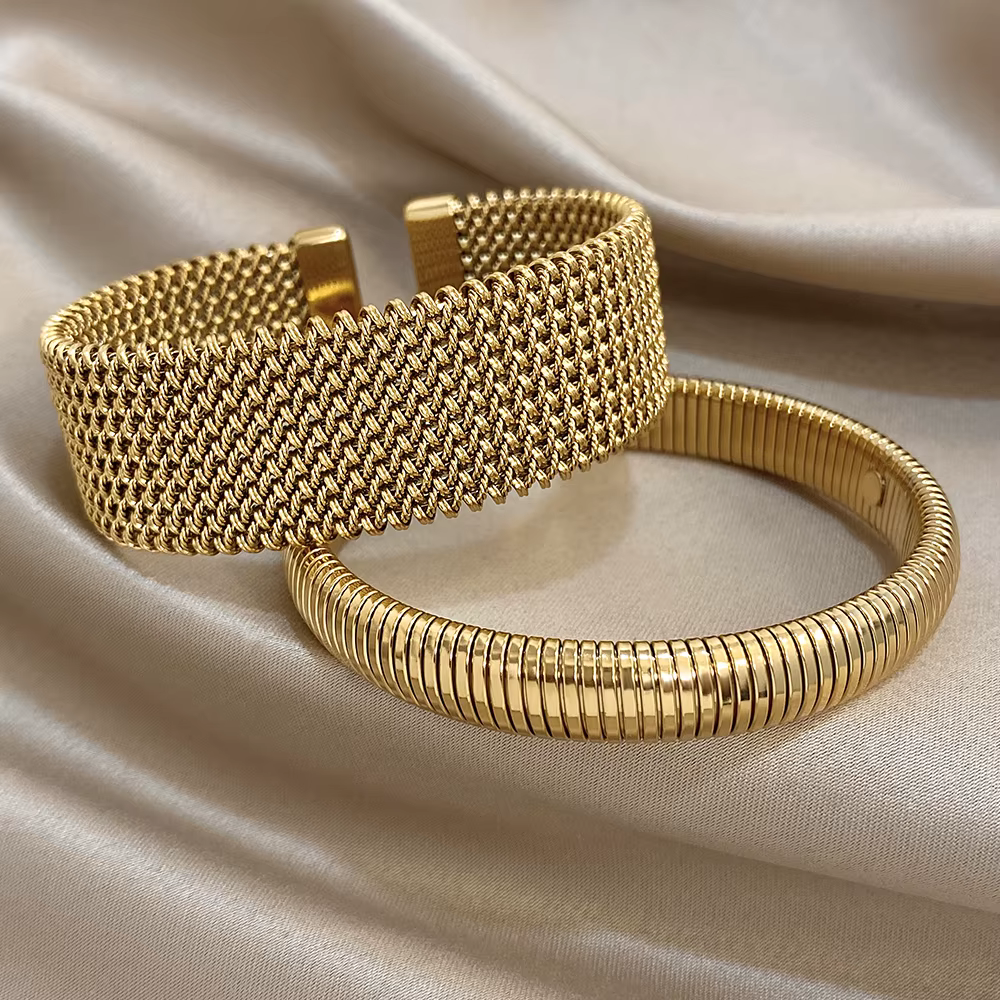Bracelet circulaire à rayures verticales étroites Greatera