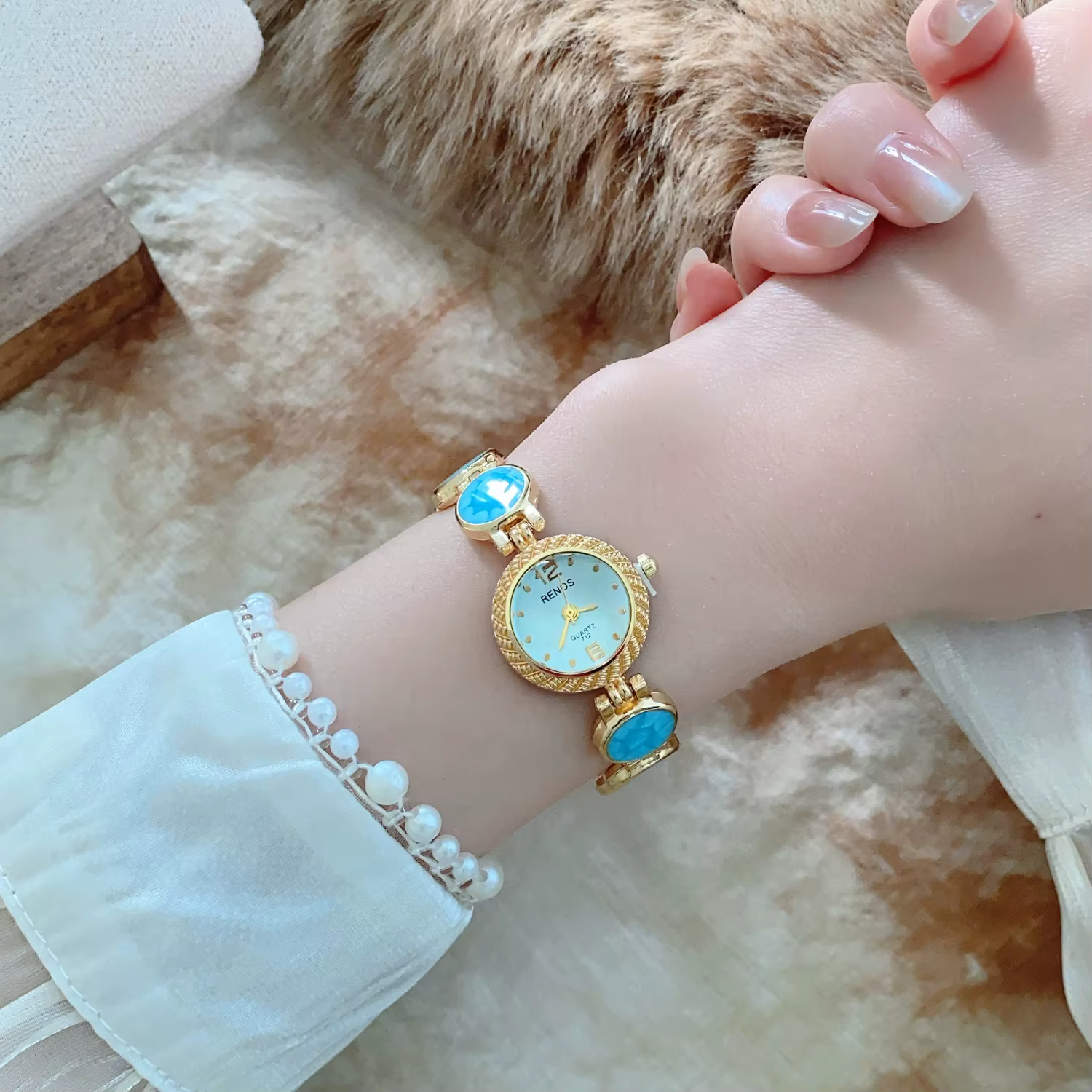 Montre-bracelet élégante pour femme avec bracelet coloré