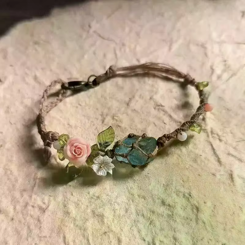 Bracelet ajustable en perles d'aquamarine, fait main, design superposé en maille de cristal, pour cadeau d'anniversaire pour femme