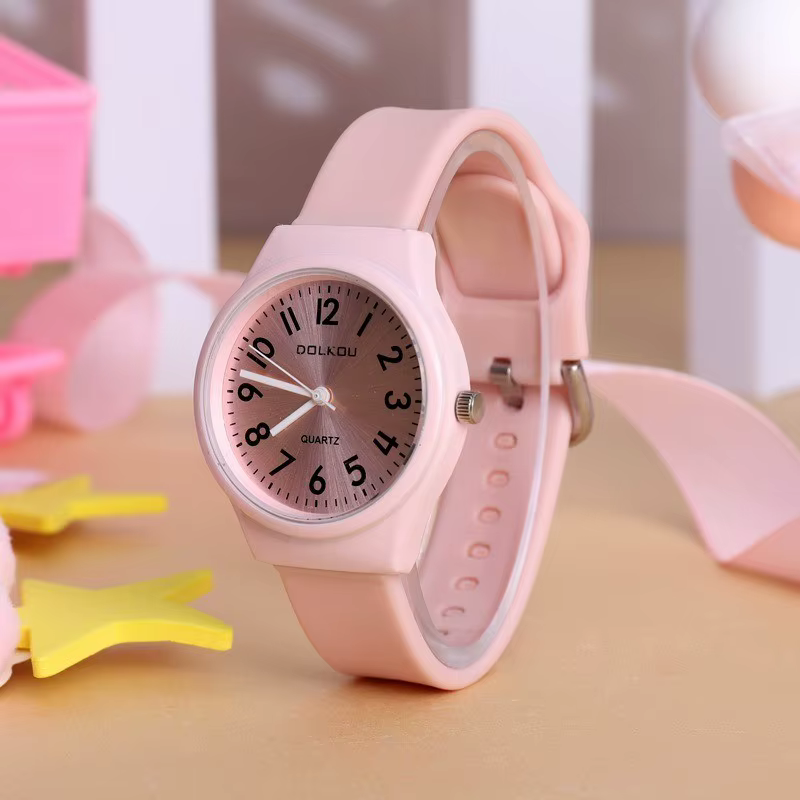 Montre chic pour femme : Design de niche pour un luxe simple et léger – Accessoire haut de gamme parfait