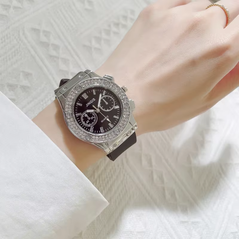 Mode femmes montres de luxe marque décontracté femme en caoutchouc Quartz