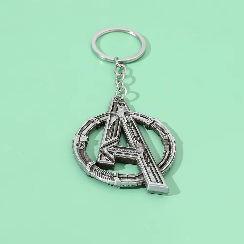 Porte-clés avec logo Avengers Tower Letter A, accessoires de Cosplay pour hommes et femmes, accessoires de sac à dos, cadeaux