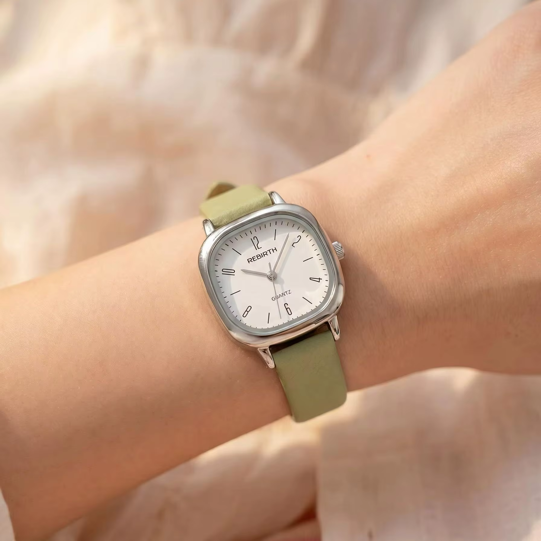 Montre à quartz à cadran romain