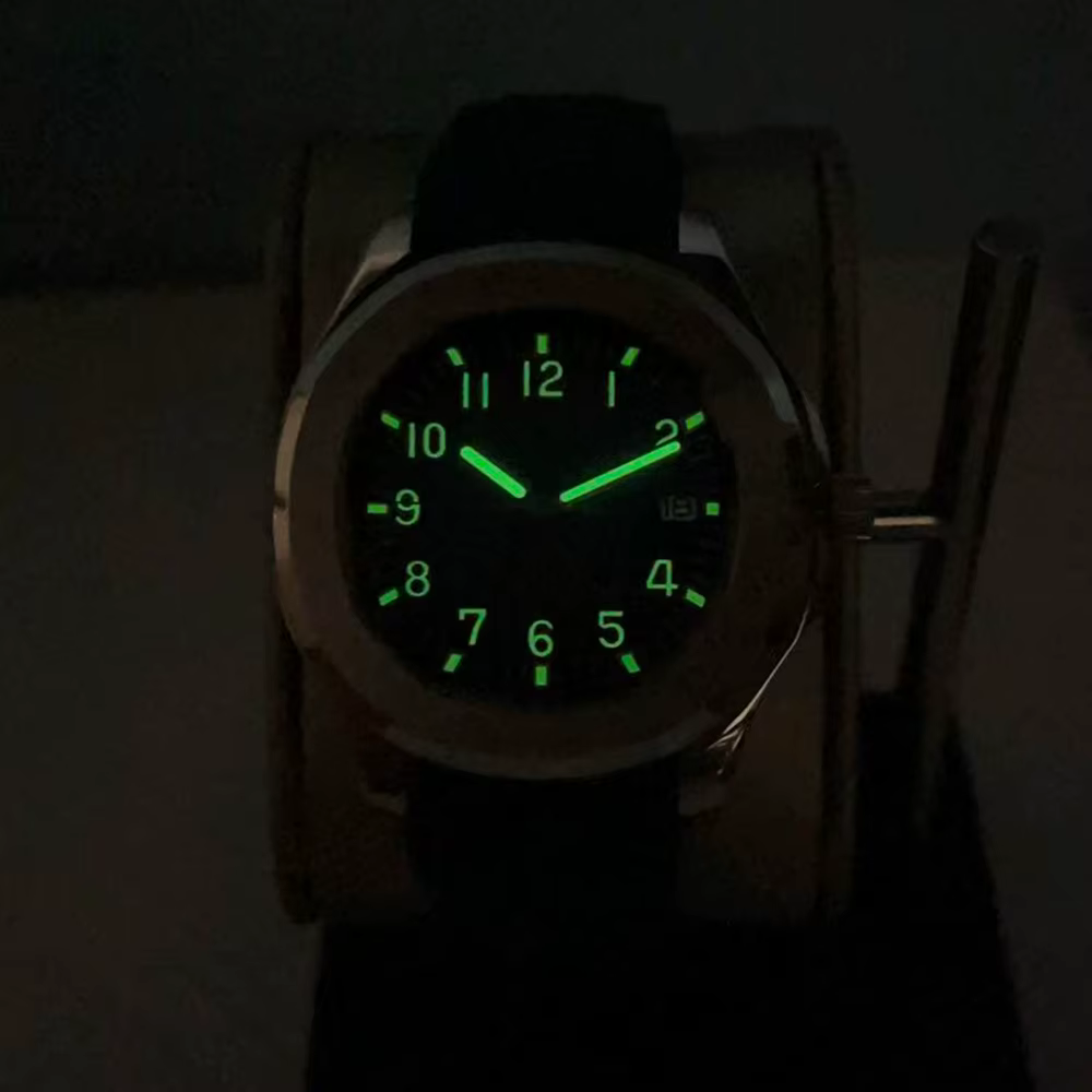 2025 Nouvelle montre de sport pour hommes avec bracelet en caoutchouc