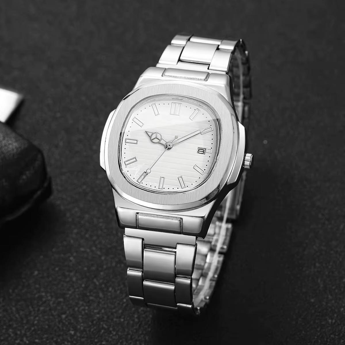 Montres d'affaires carrées pour hommes
