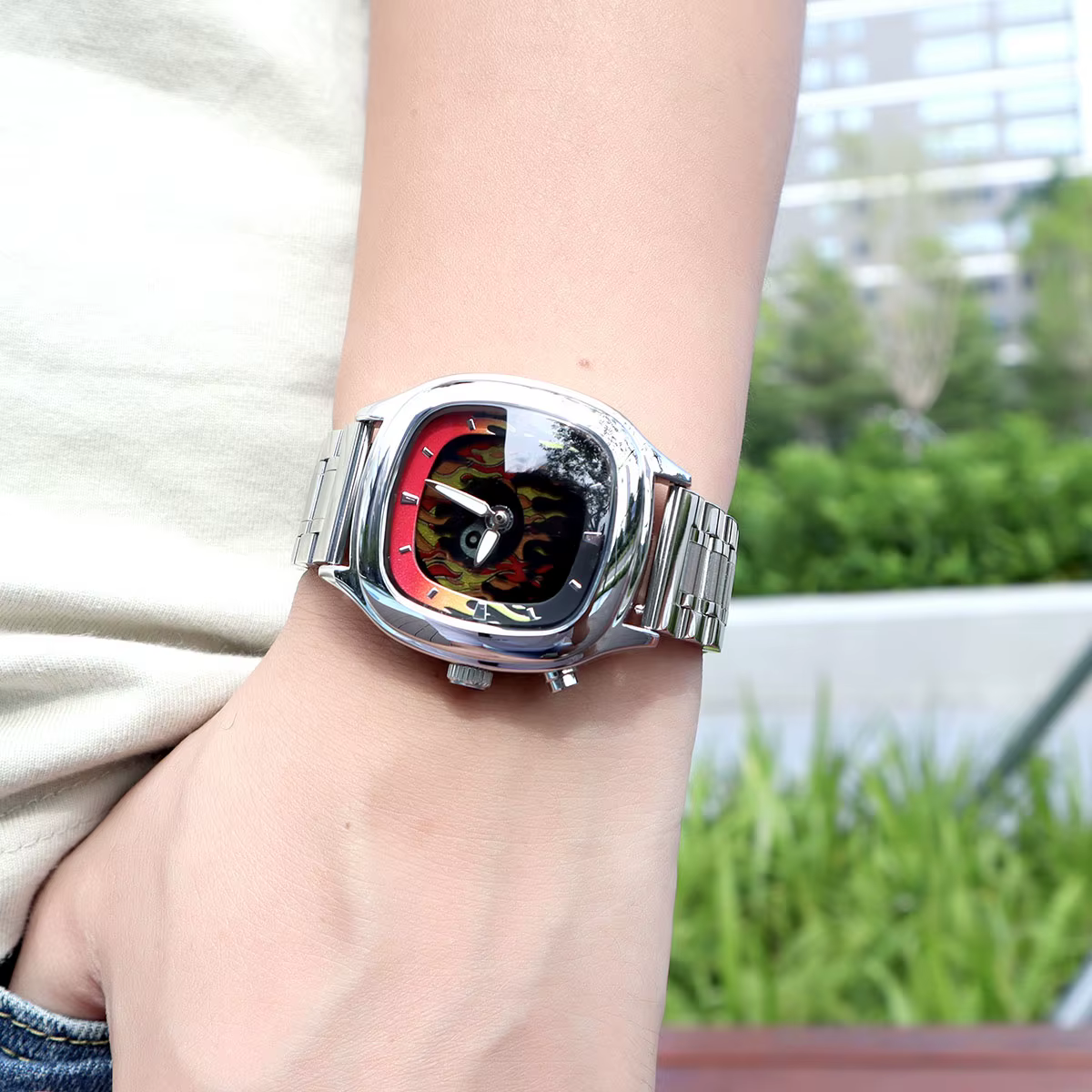 Montre rétro Millenium pour homme avec cadran flamboyant dynamique