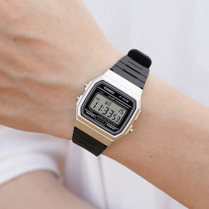 CASIO F-91WM-7A Montre simple rétro avec petit écran LCD carré