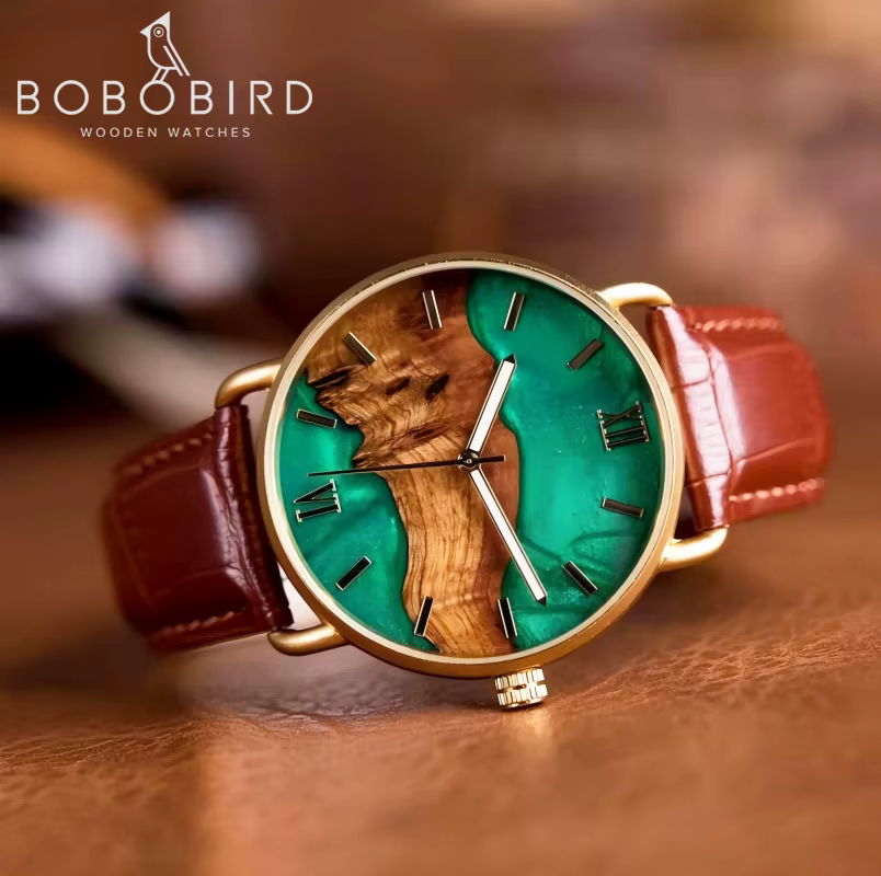 Montre en bois gravée avec bracelet en cuir mouvement japonais