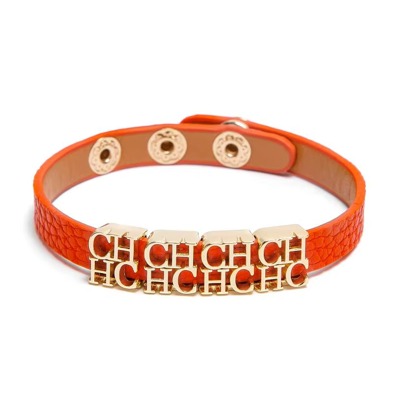 Bracelet en cuir avec étiquette alphabet