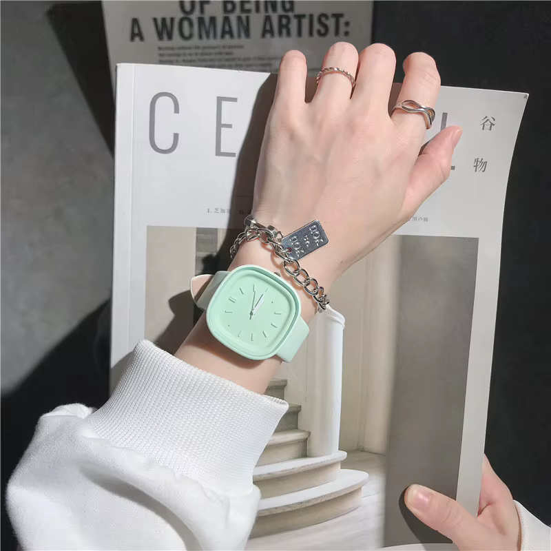 Montres de sport en cuir pour femmes