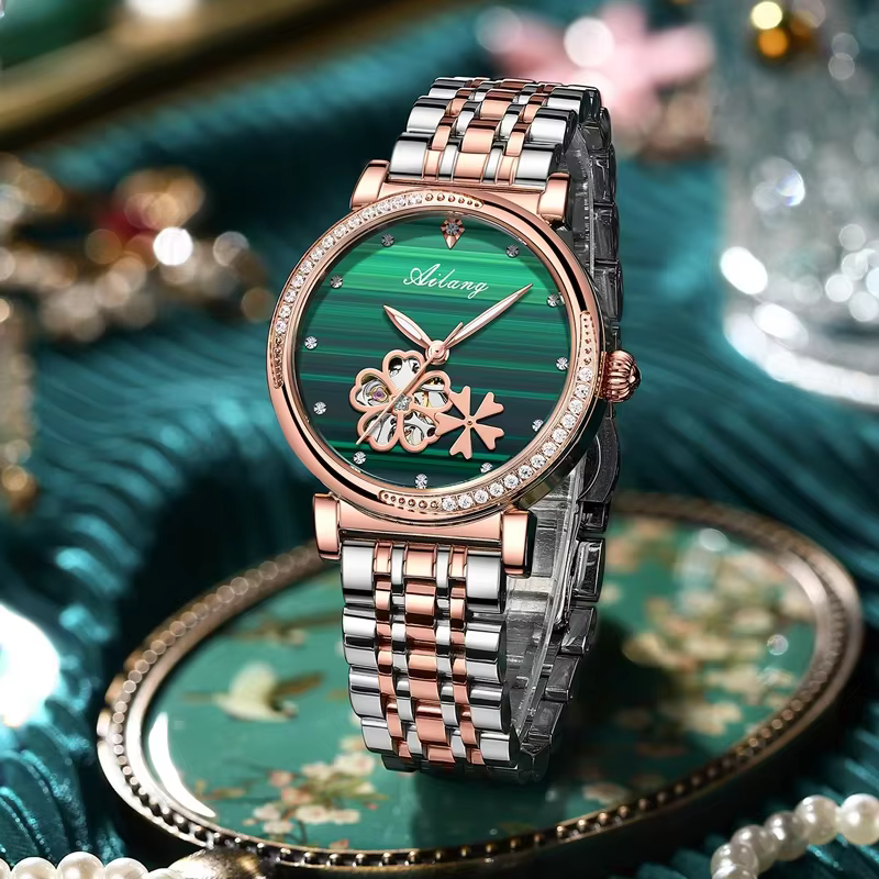 Nouvelle Montre Femme Rotative à Fleurs