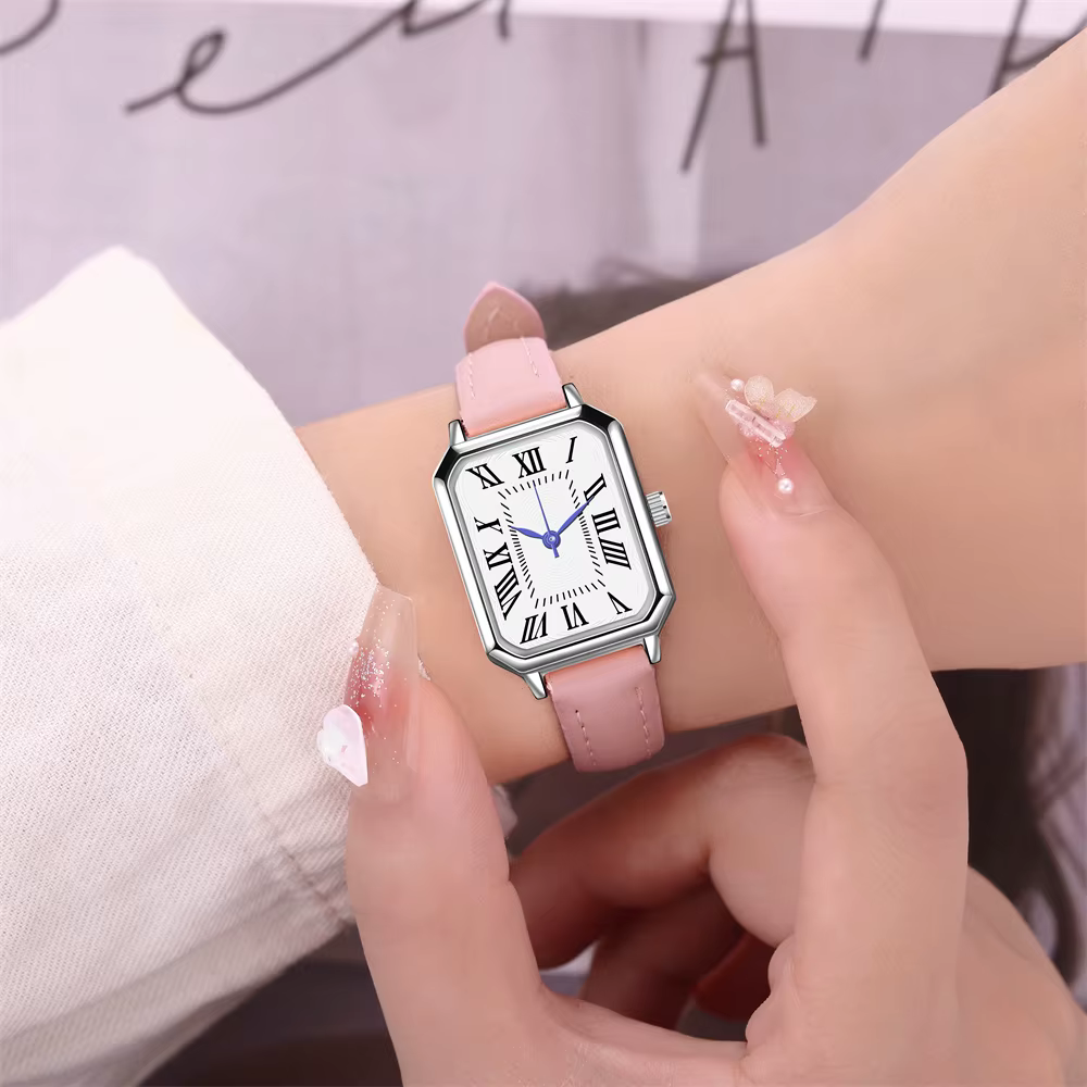 Montre femme carrée, bracelet cuir noir