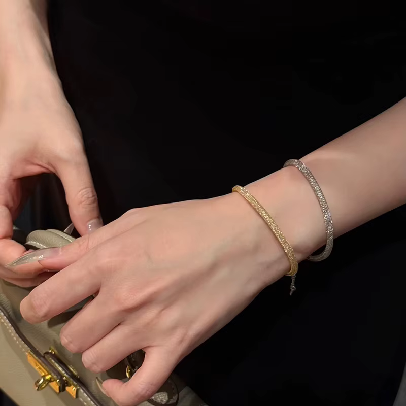 Nouveau Bracelet en Maille Métallique Dorée Incrusté de Zircone pour Femme