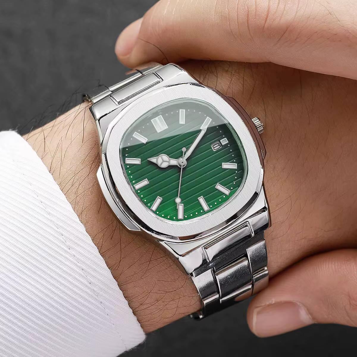 Montres d'affaires carrées pour hommes