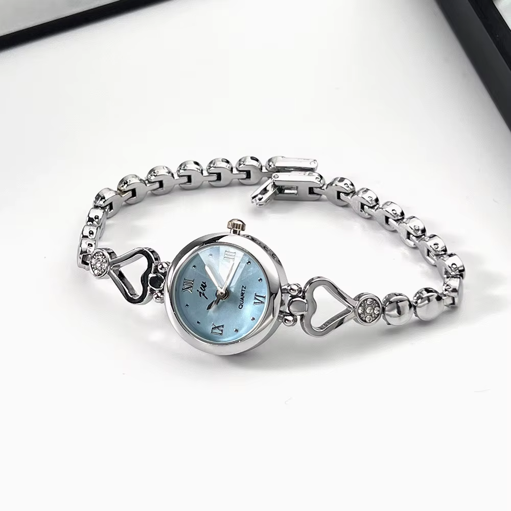 Montre pour femme compacte et raffinée