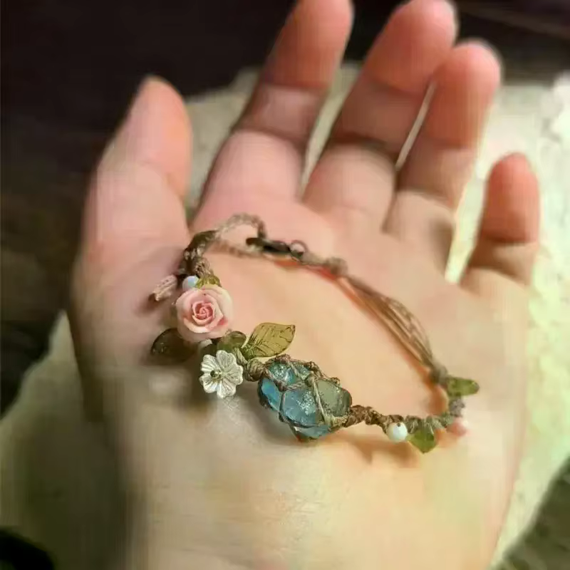 Bracelet ajustable en perles d'aquamarine, fait main, design superposé en maille de cristal, pour cadeau d'anniversaire pour femme